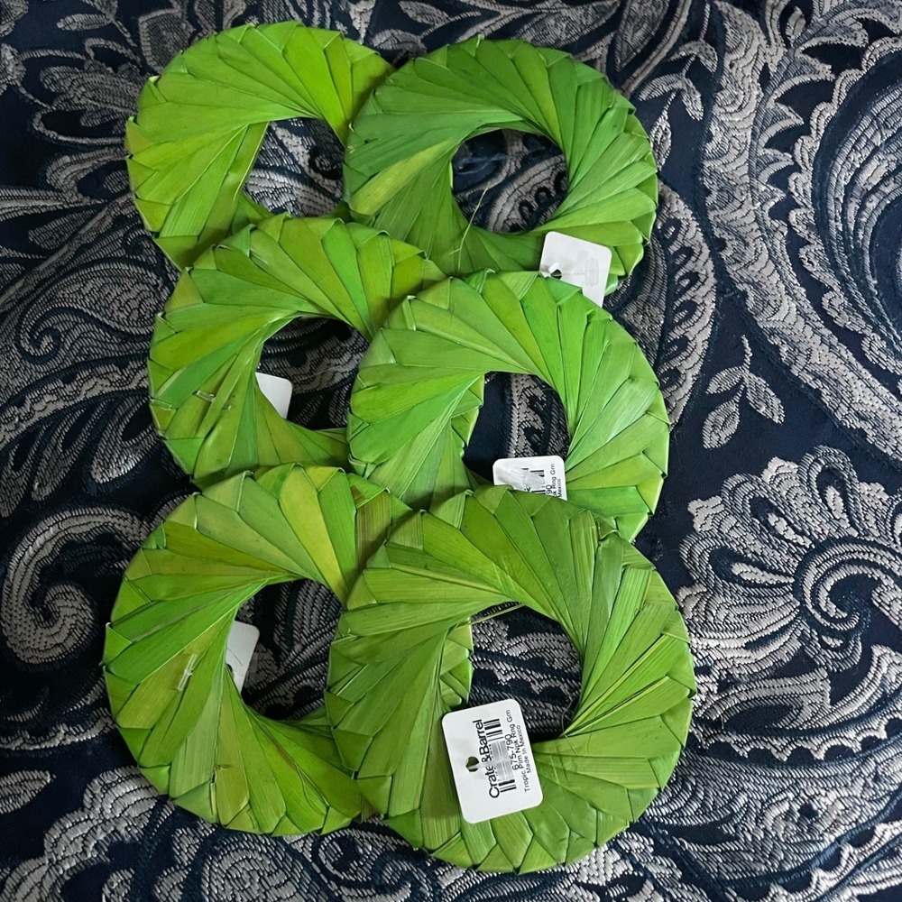 Crate & Barrel green Napkin Rings Tropic Palm Natural lot 6 Handmade‎ raffia NEW